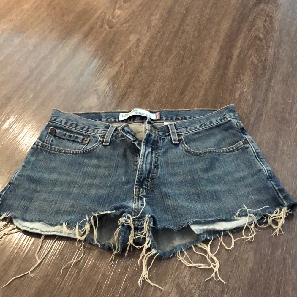 Levi’s low rise, boot fit shorts in W32 L32